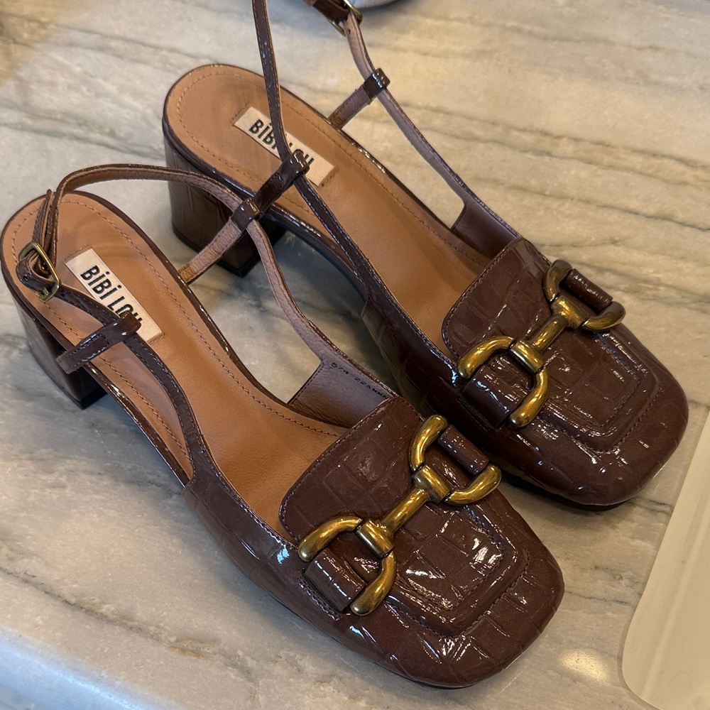 Bibi Lou patent leather sandal size 39